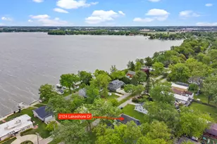 2124 Lakeshore Dr, Racine, WI 53139 - Photo 12