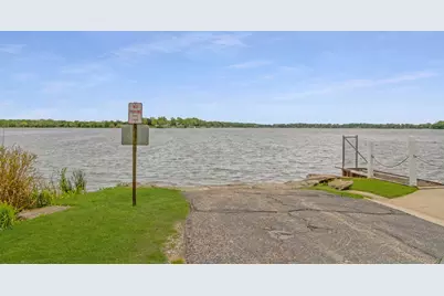 2124  Lakeshore Dr, Racine, WI 53139 - Photo 46