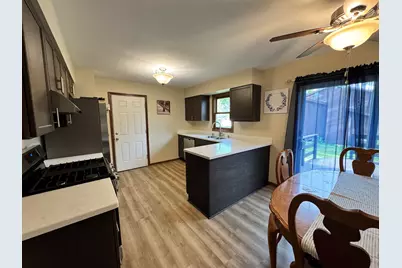 909  Country Ln, Watertown, WI 53098 - Photo 14