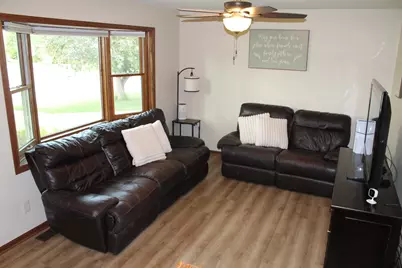 909  Country Ln, Watertown, WI 53098 - Photo 10