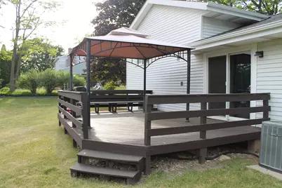 909  Country Ln, Watertown, WI 53098 - Photo 6