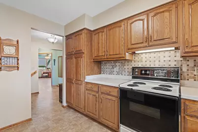 7301 W Wind Lake Rd, Racine, WI 53185 - Photo 12