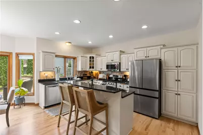 2138  Deer Path, Waukesha, WI 53189 - Photo 8