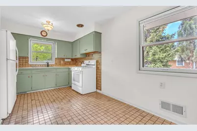 85 S Reserve Ave, Fond du Lac, WI 54935 - Photo 6