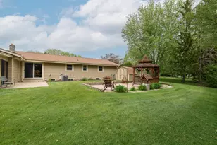 W164N9918 Robins Way, Germantown, WI 53022 - Photo 2