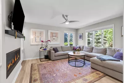 10041 N Holmes Ct, Mequon, WI 53092 - Photo 10