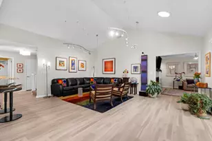 10041 N Holmes Ct, Mequon, WI 53092 - Photo 32