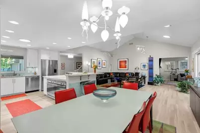 10041 N Holmes Ct, Mequon, WI 53092 - Photo 6