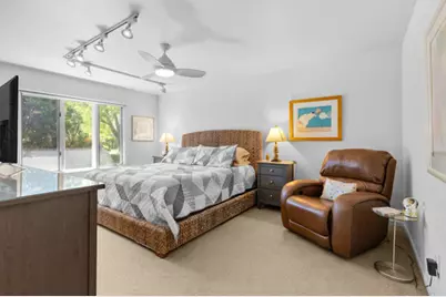 10041 N Holmes Ct, Mequon, WI 53092 - Photo 12