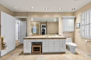10041 N Holmes Ct, Mequon, WI 53092 - Photo 14