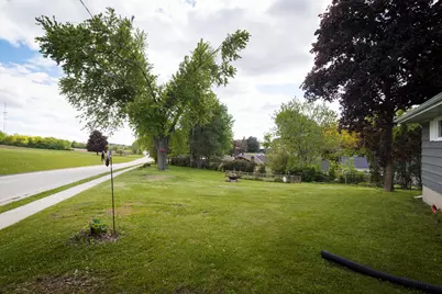 525  Janssen Ave, Mayville, WI 53050 - Photo 4