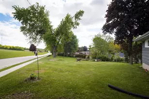 525 Janssen Ave, Mayville, WI 53050 - Photo 4