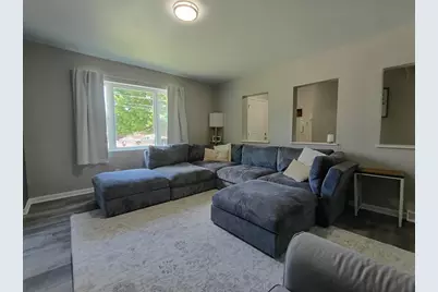 16 N Adams St, Elkhorn, WI 53121 - Photo 4