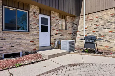 9907 W Beloit Rd, Milwaukee, WI 53227 - Photo 22