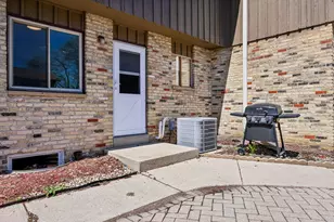 9907 W Beloit Rd, Milwaukee, WI 53227 - Photo 22