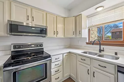 9907 W Beloit Rd, Milwaukee, WI 53227 - Photo 10
