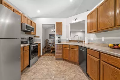 6235 S Creekside Dr #26, Cudahy, WI 53110 - Photo 6