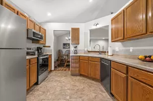 6235 S Creekside Dr, Cudahy, WI 53110 - Photo 6