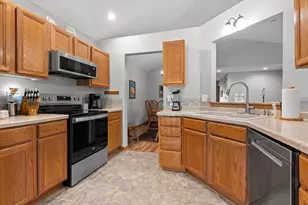 6235 S Creekside Dr, Cudahy, WI 53110 - Photo 10