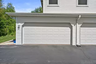 6235 S Creekside Dr, Cudahy, WI 53110 - Photo 34