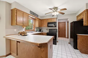 660 Weidman Ct, Cedarburg, WI 53012 - Photo 8