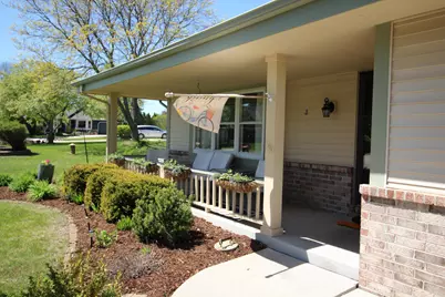 N77W15970  Settlers Ct, Menomonee Falls, WI 53051 - Photo 4