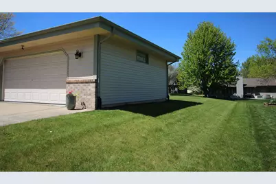 N77W15970  Settlers Ct, Menomonee Falls, WI 53051 - Photo 46