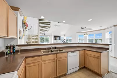 2126  Landings Ln, Delavan, WI 53115 - Photo 8
