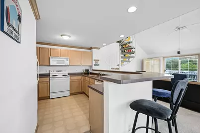 2126  Landings Ln, Delavan, WI 53115 - Photo 6