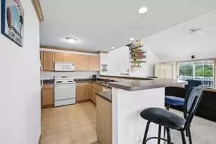 2126 Landings Ln, Delavan, WI 53115 - Photo 6