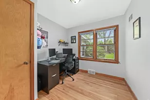 215 Leanore Ln, Brookfield, WI 53005 - Photo 20
