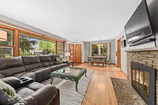 215 Leanore Ln, Brookfield, WI 53005 - Photo 8
