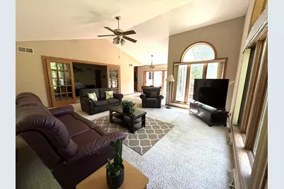 42  Robin Hill Dr, Racine, WI 53406 - Photo 10