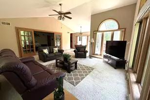 42 Robin Hill Dr, Racine, WI 53406 - Photo 10