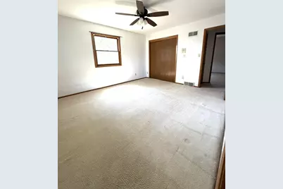 42  Robin Hill Dr, Racine, WI 53406 - Photo 16