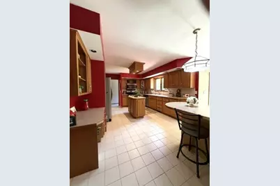 42  Robin Hill Dr, Racine, WI 53406 - Photo 6
