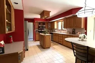 42 Robin Hill Dr, Racine, WI 53406 - Photo 6