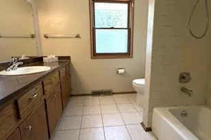 42 Robin Hill Dr, Racine, WI 53406 - Photo 14