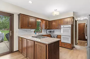 N10W27274 Rolling Ridge Dr, Pewaukee, WI 53188 - Photo 4