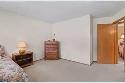 13955 W Forest Knoll Ct, New Berlin, WI 53151 - Photo 16