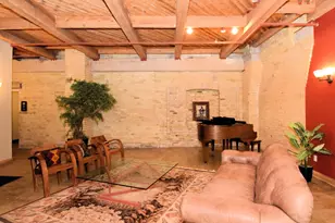 904 E Pearson St, Milwaukee, WI 53202 - Photo 38
