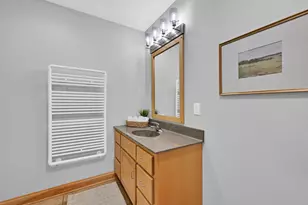 904 E Pearson St, Milwaukee, WI 53202 - Photo 18