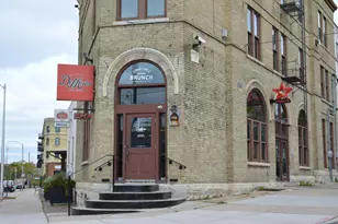 904 E Pearson St, Milwaukee, WI 53202 - Photo 32