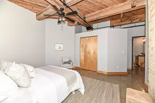 904 E Pearson St, Milwaukee, WI 53202 - Photo 20