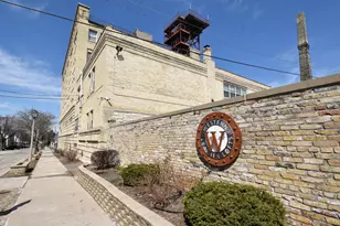 904 E Pearson St, Milwaukee, WI 53202 - Photo 28
