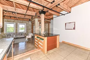 904 E Pearson St, Milwaukee, WI 53202 - Photo 14