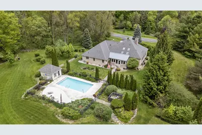 4405  Honeywood Ln, Jackson, WI 53037 - Photo 2
