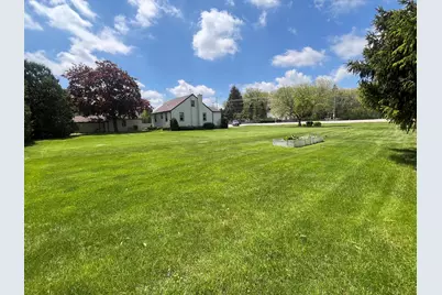 1905 N Rapids Rd, Manitowoc Rapids, WI 54220 - Photo 2