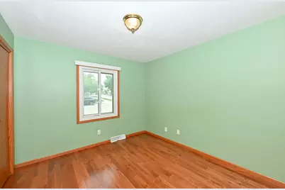 2214  Hughes Ln, Waukesha, WI 53188 - Photo 18