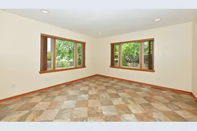 2214  Hughes Ln, Waukesha, WI 53188 - Photo 10